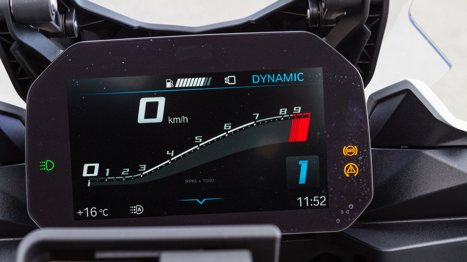 Η γνωστή μας από τα μεγαλύτερα μοντέλα έγχρωμη TFT οθόνη των 6,5 ιντσών βρήκε θέση και στα δύο νέα μεσαία μοντέλα. Στην περίπτωση αυτή έχουμε αναβαθμι